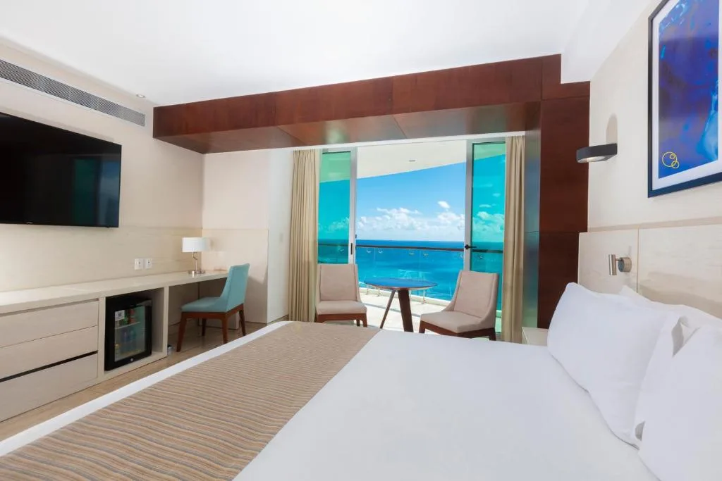 Altitude at Krystal Grand Cancun: another view