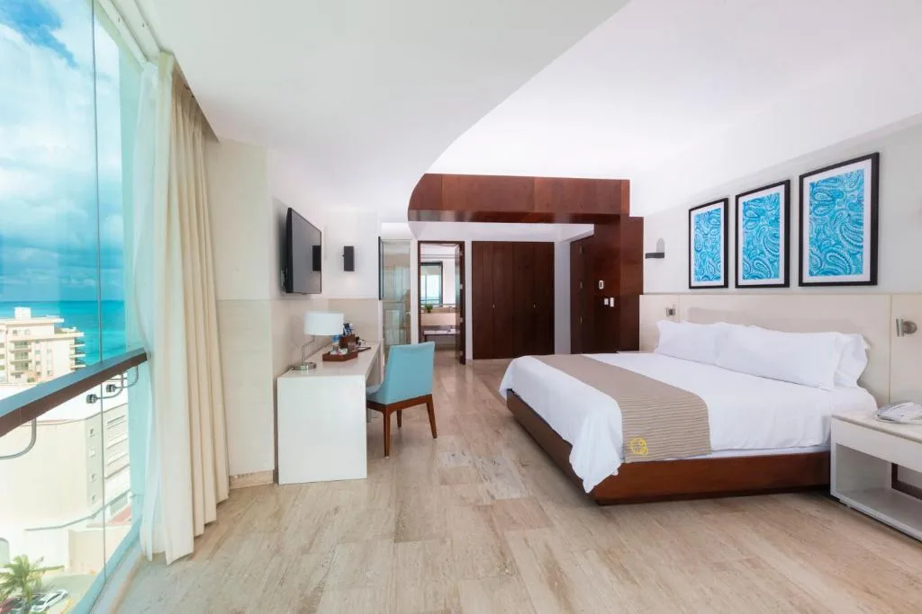Altitude at Krystal Grand Cancun: another view