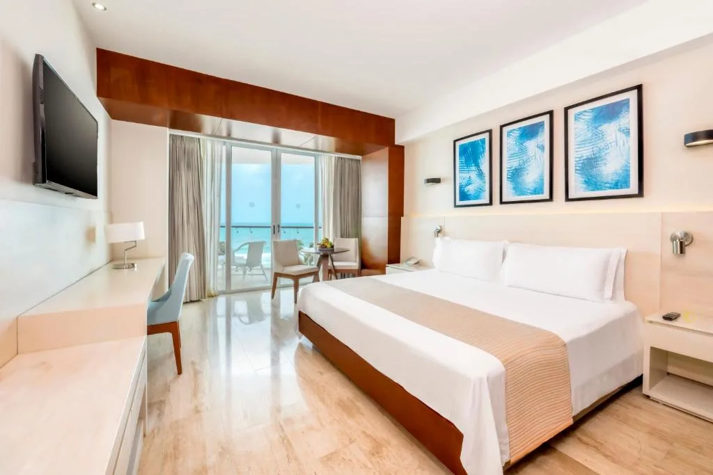 Altitude at Krystal Grand Cancun: another view