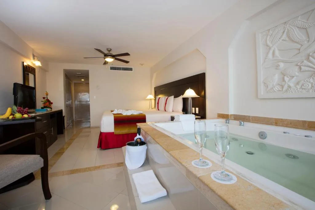 Crown Paradise Club Cancun: another view