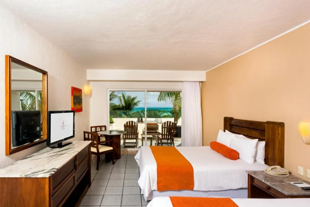Flamingo Cancun: another view