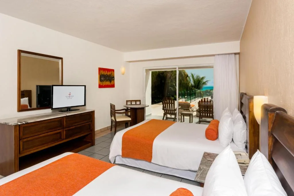 Flamingo Cancun: another view