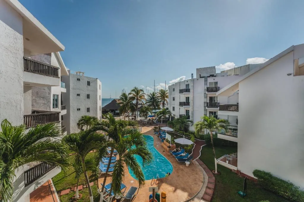 Imperial Las Perlas: another view
