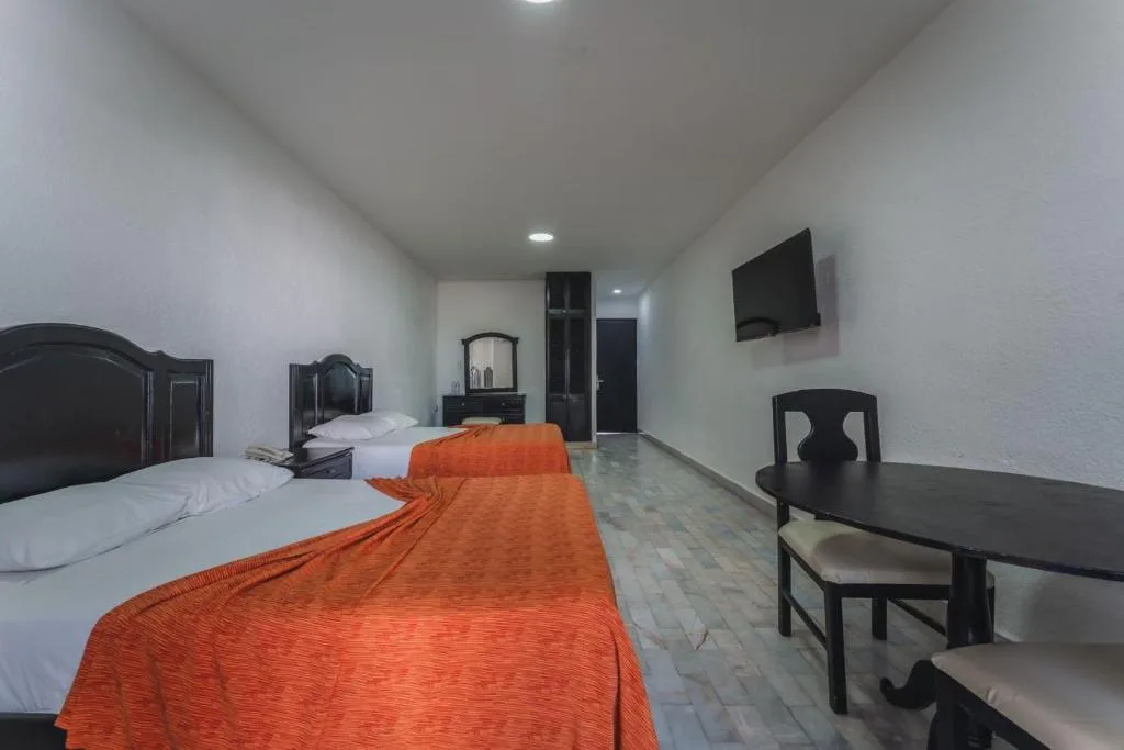 Imperial Las Perlas: another view