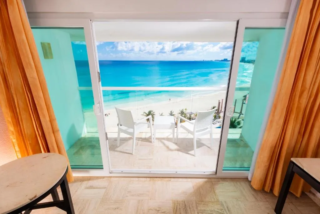 Krystal Cancun: another view