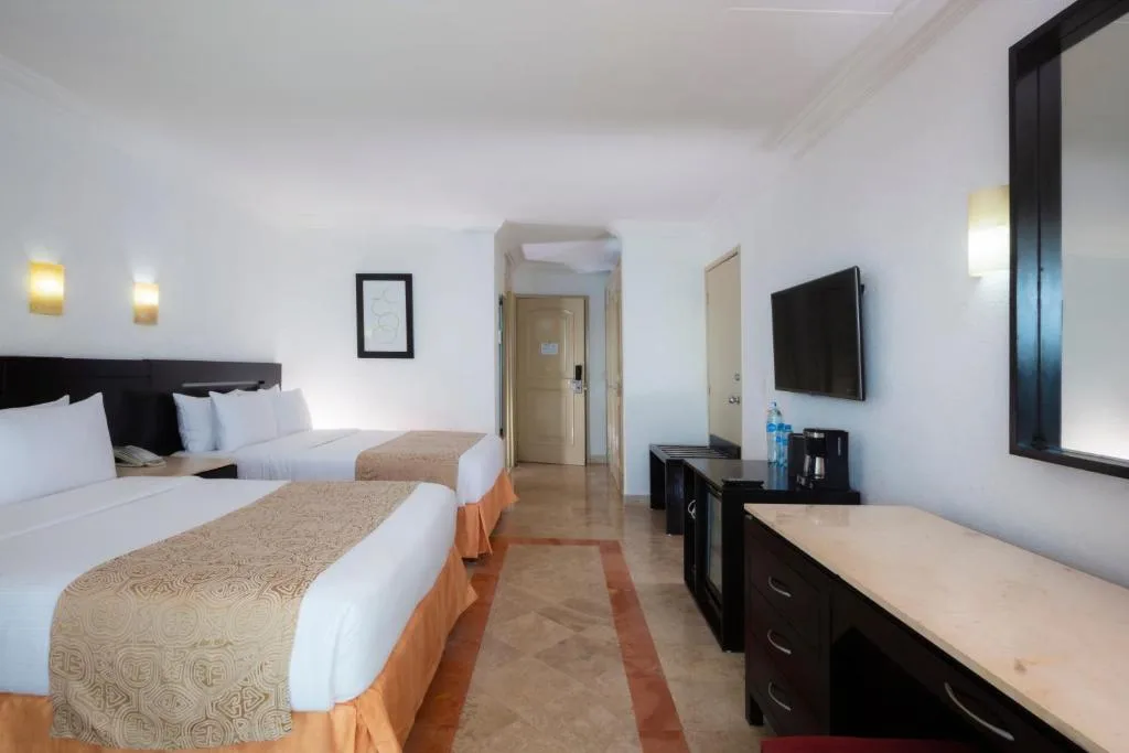 Krystal Cancun: another view