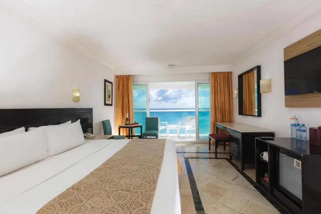 Krystal Cancun: another view