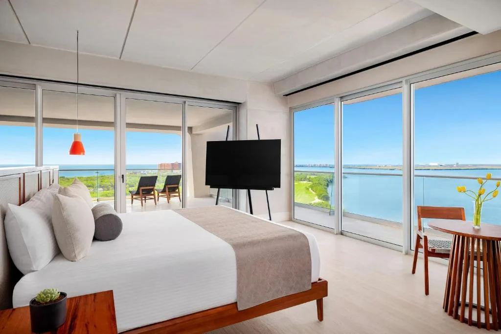 Mondrian Cancun: another view