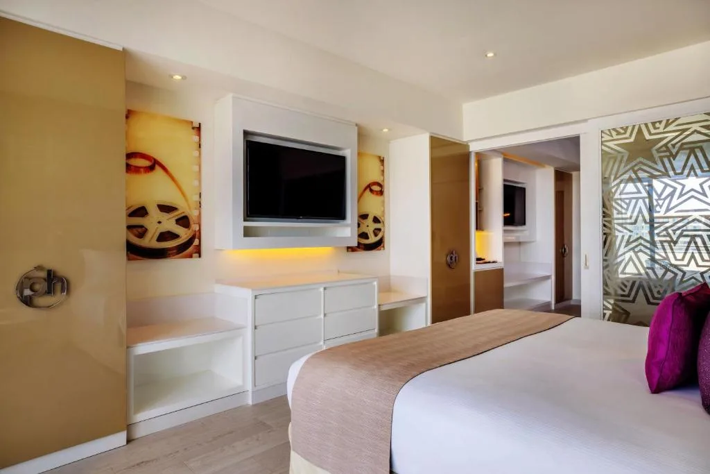 Planet Hollywood Cancun by Royalton: another view