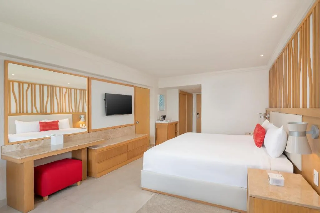 Royal Solaris Cancun: another view