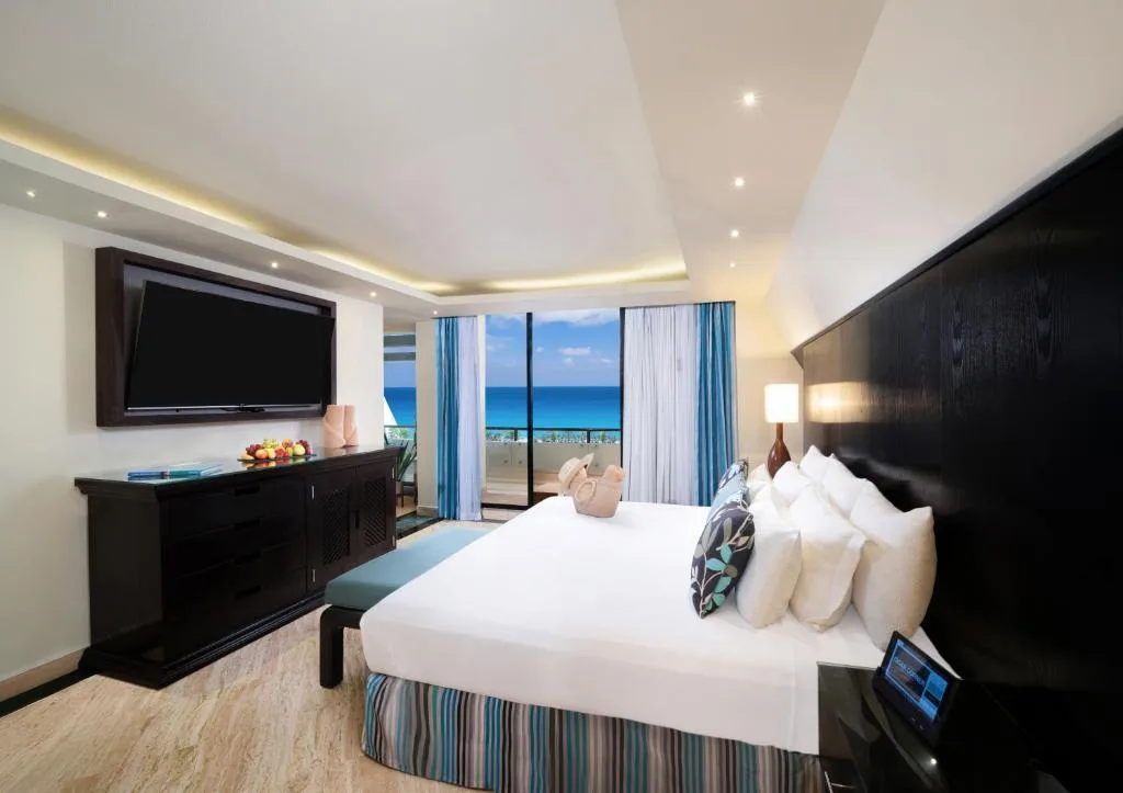 The Pyramid Cancun by Oasis: another view