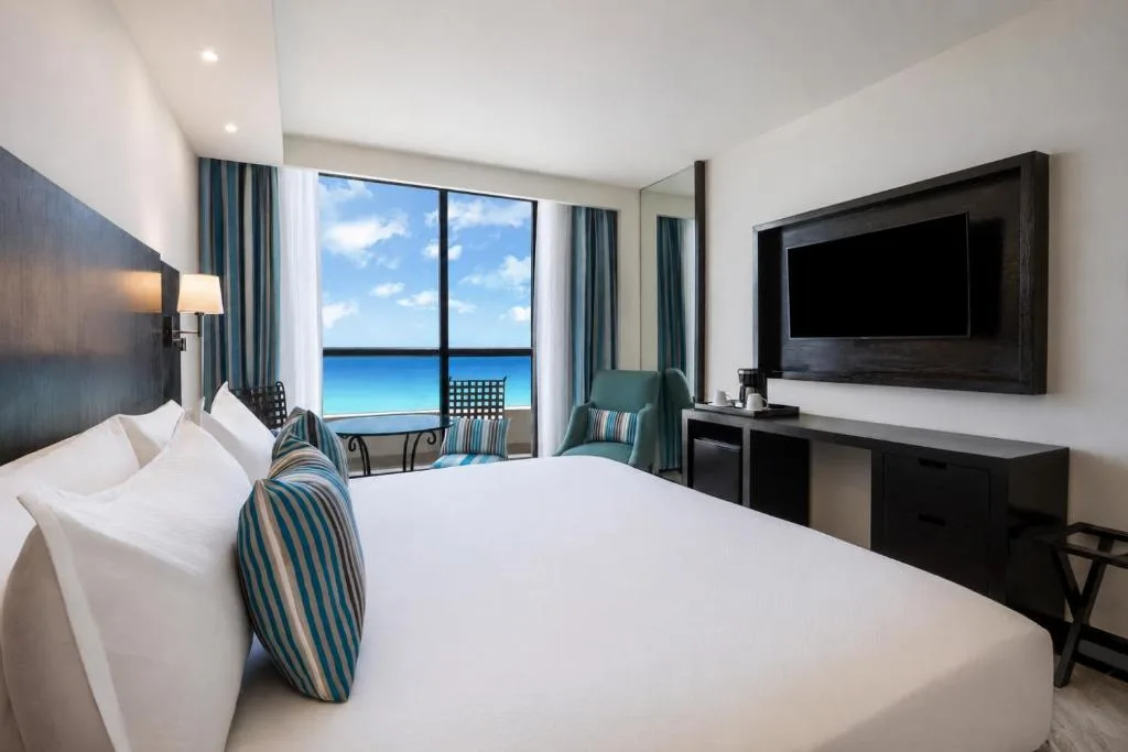 The Pyramid Cancun by Oasis: another view