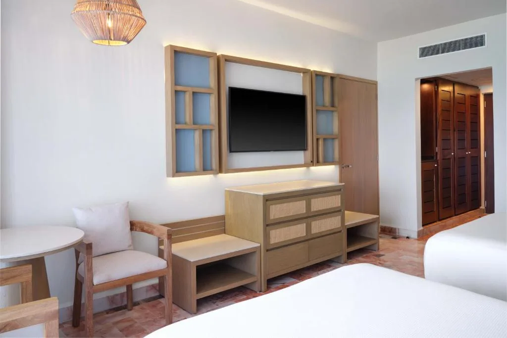 Wyndham Grand Cancun All Inclusive Resort & Villas: another view