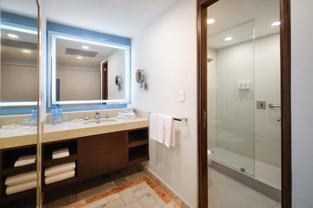 Wyndham Grand Cancun All Inclusive Resort & Villas: another view