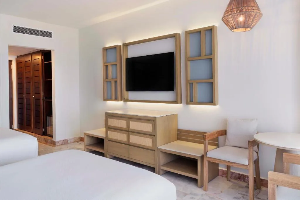 Wyndham Grand Cancun All Inclusive Resort & Villas: another view