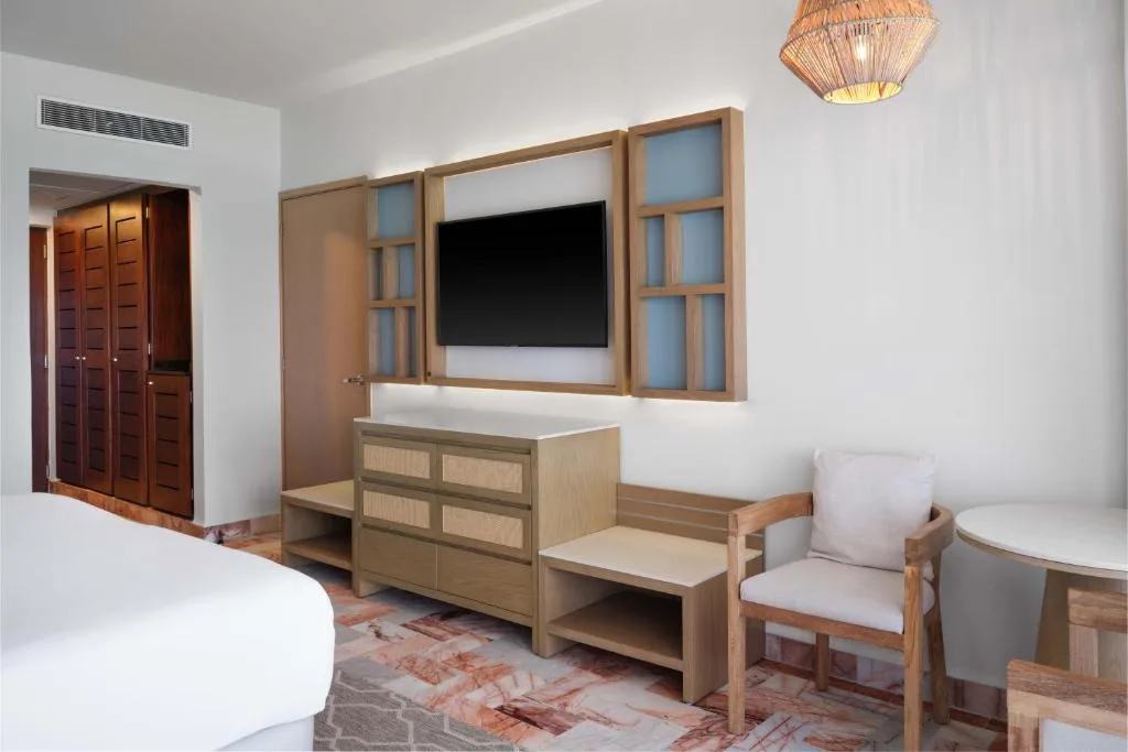 Wyndham Grand Cancun All Inclusive Resort & Villas: another view